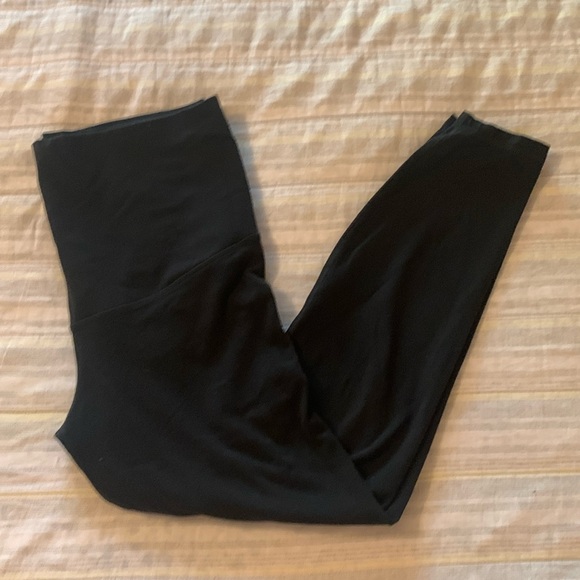 Old Navy Active Maternity Powerchill leggings - Picture 1 of 2